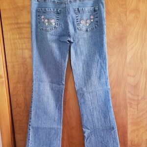 Women’s Light Blue Straight Leg Jeans with Embroidered Back Pockets